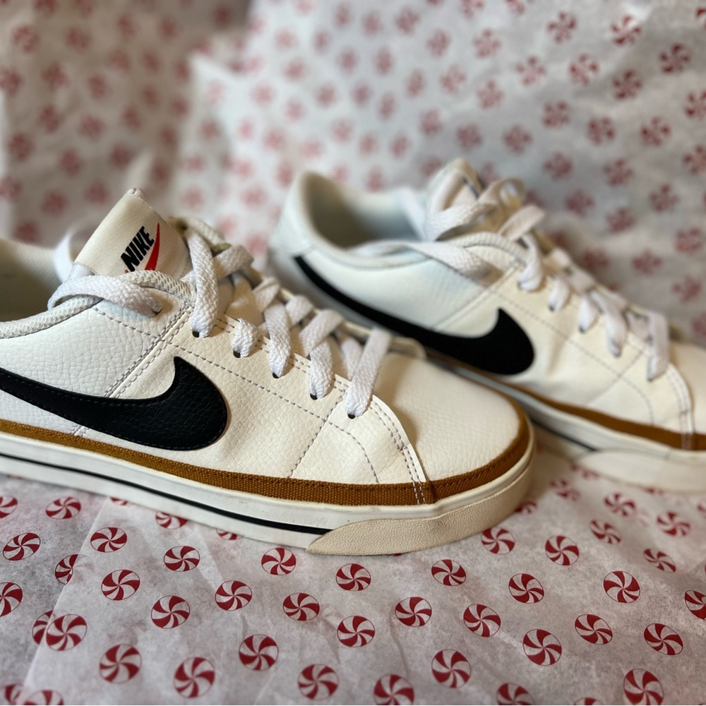 Nike White and Black Sneakers
